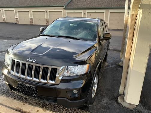Photo 3 of 8 of 2012 Jeep Grand Cherokee Laredo